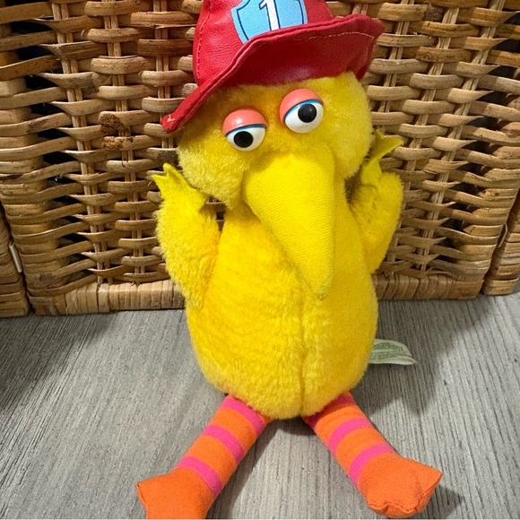 Vintage 1970s Knickerbocker Sesame Street Big Bird Fireman Stuffed Toy Plush - Picture 1 of 9